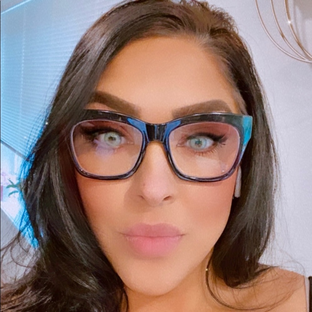 Meet your Posher, Briana